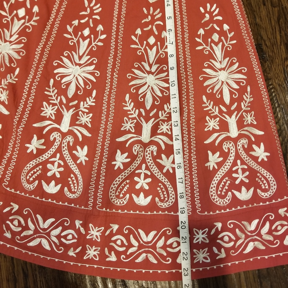 Cotton A line skirt with crewel embroidery - Picture 5 of 8